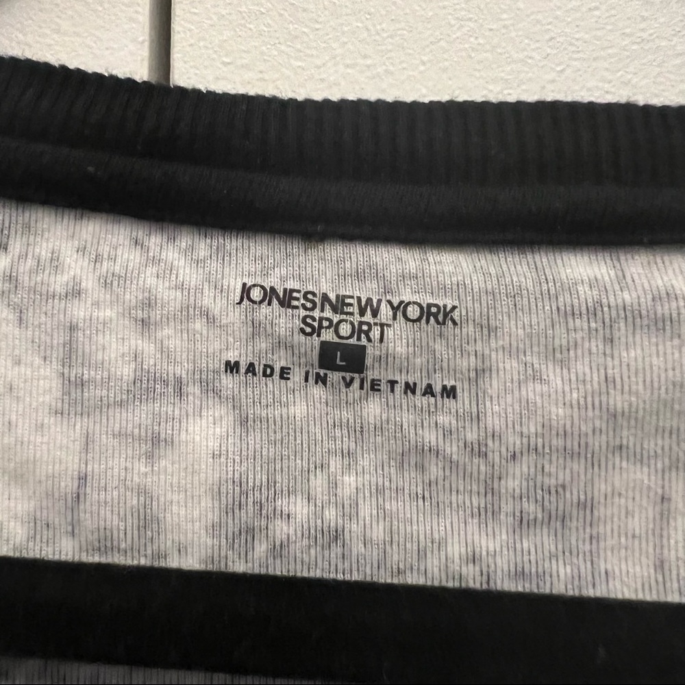 Jones New York Sport Snake Pullover Top - Picture 3 of 4